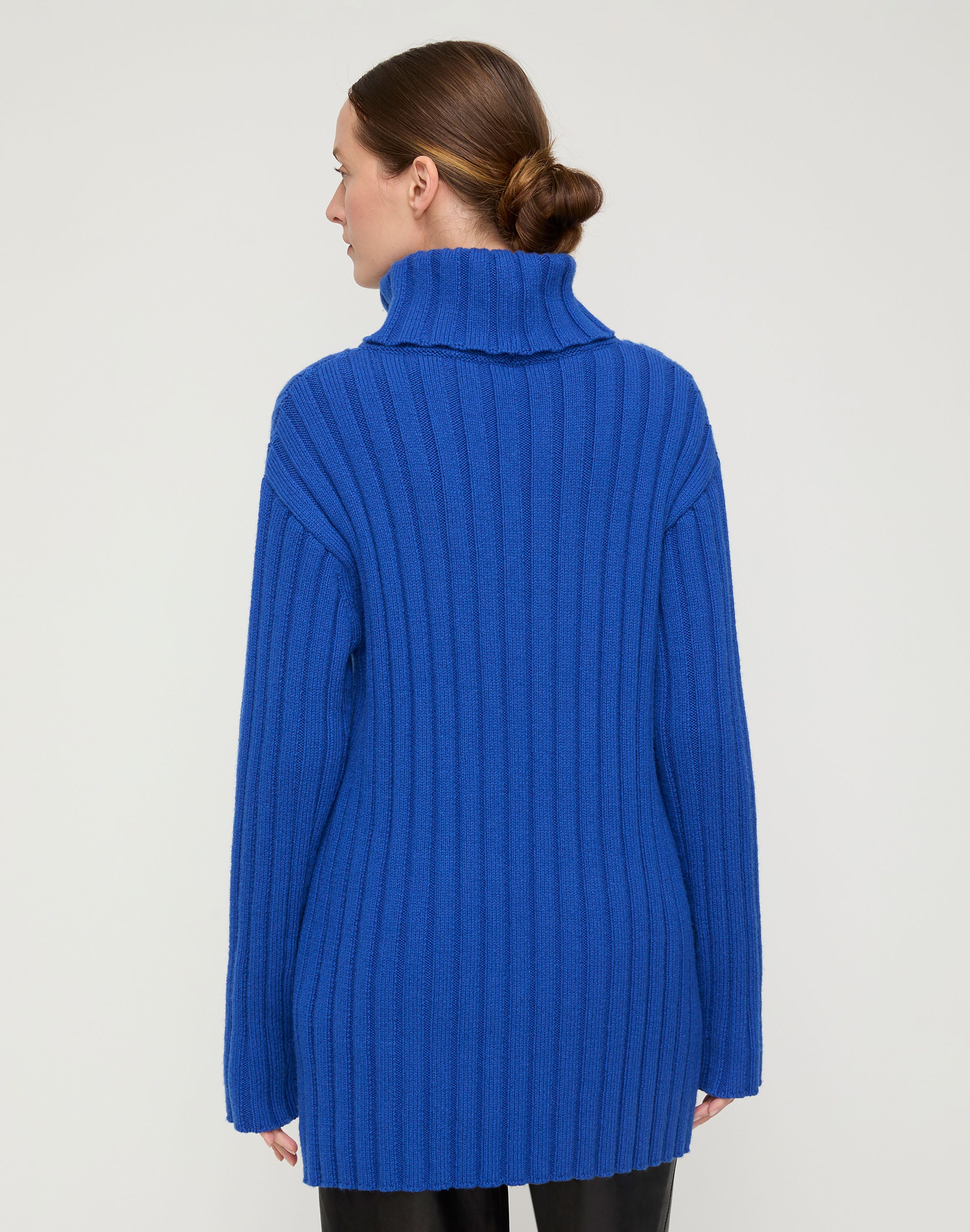 Merino Wool-Cashmere Wide Ribbed Turtleneck Sweater