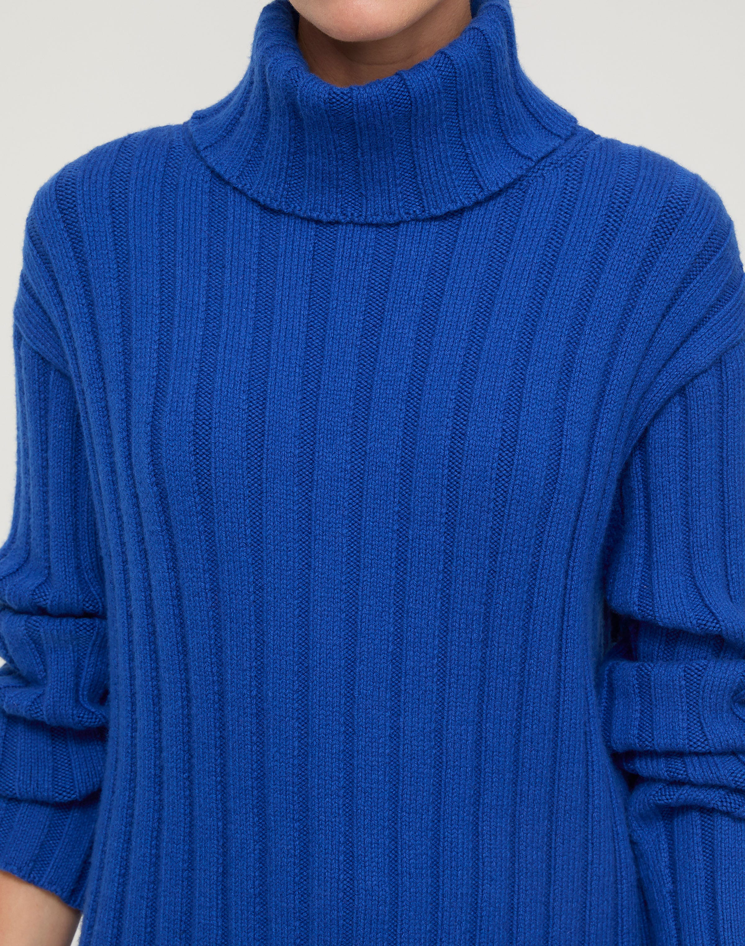 Merino Wool-Cashmere Wide Ribbed Turtleneck Sweater
