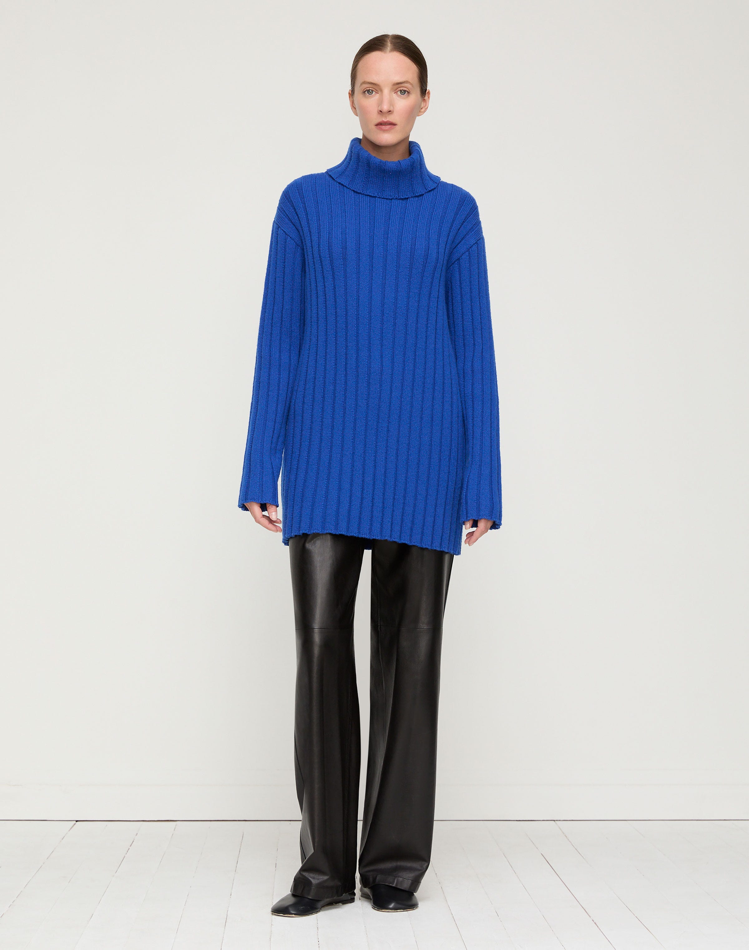 Merino Wool-Cashmere Wide Ribbed Turtleneck Sweater